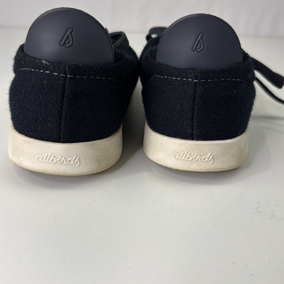 Allbirds Black Sneakers Minimalist Design - Picture 5 of 9